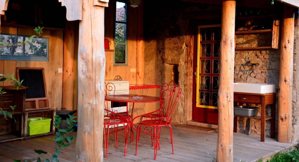 La Roulotte De La Fay Villa Dompierre-les-Ormes Room photo