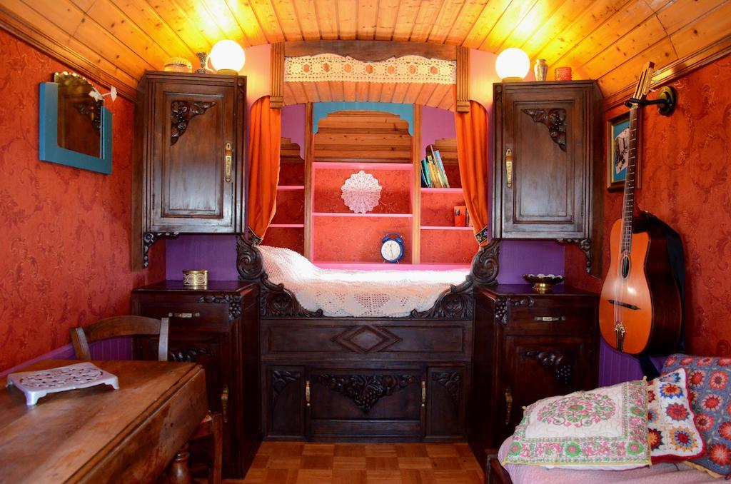 La Roulotte De La Fay Villa Dompierre-les-Ormes Room photo